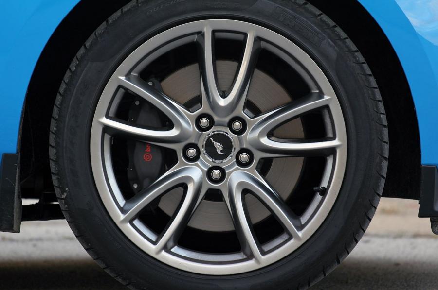  Ford Mustang GT Premium 2011 года  (фото 32 из 33)